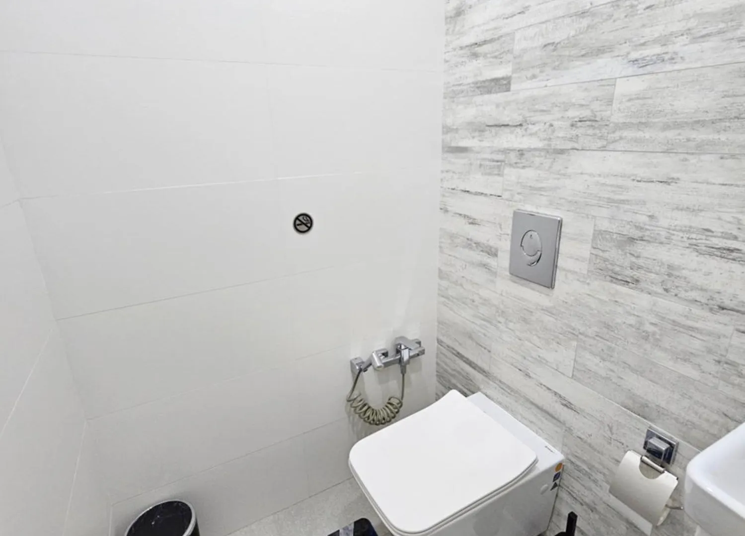 Apartment 3 Room Gagarin Park Residential Complex Near Mega Shopping Mall Almaty