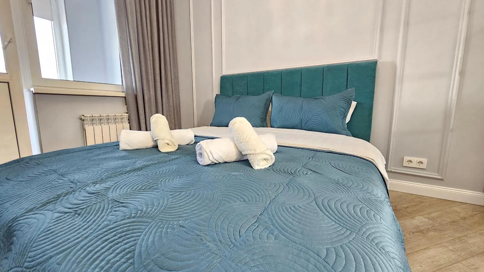 3 Room Gagarin Park Residential Complex Near Mega Shopping Mall Almaty 0*,