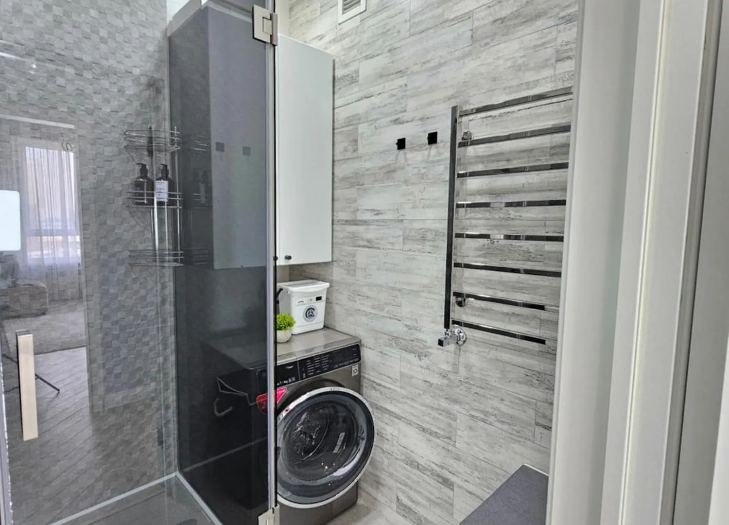 3 Room Gagarin Park Residential Complex Near Mega Shopping Mall Almaty Apartment